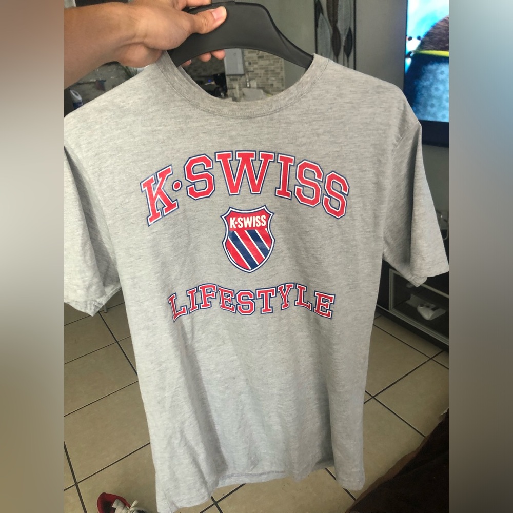 K swiss tee size M